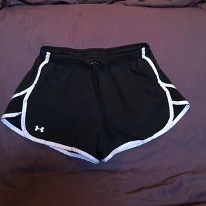 Under Armour black running shorts M