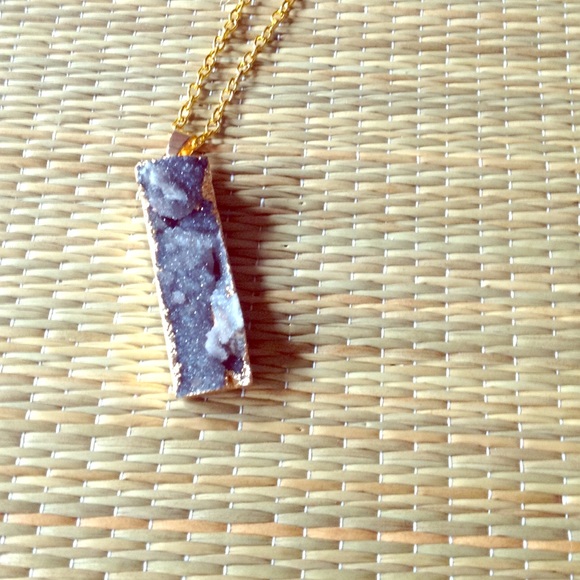 ⬇️ $24 24K GOLD DIPPED QUARTZ DRUZY NECKLACE - Picture 7 of 7