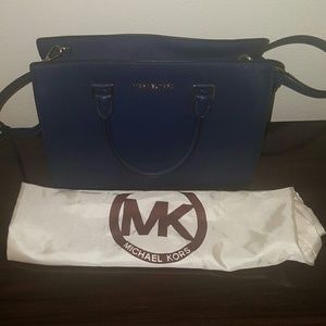 MICHAEL KORS
SELMA SAFFIANO LEATHER MEDIUM SATCHEL