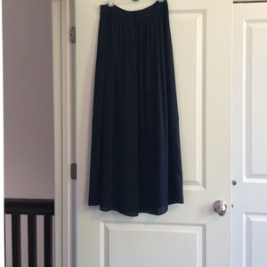 Long pleated navy skirt