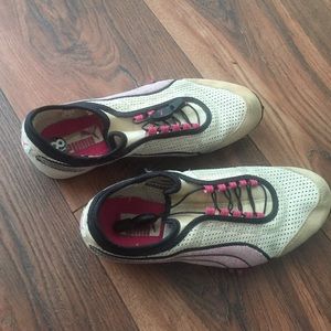 Puma no lace sneakers