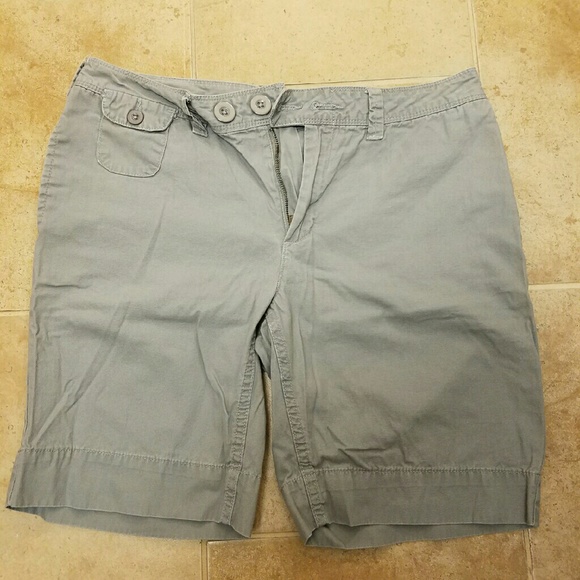 Gray shorts, med (size 8), comfy material - Picture 1 of 3