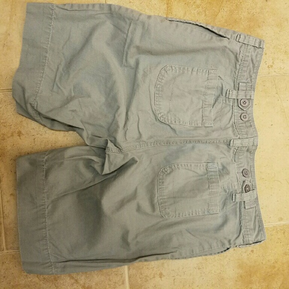 Gray shorts, med (size 8), comfy material - Picture 2 of 3