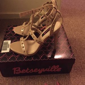 betseyville heel sandal