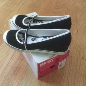 Roxy casual wedges.