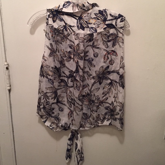 Zoa New York White Floral Top - Picture 2 of 3