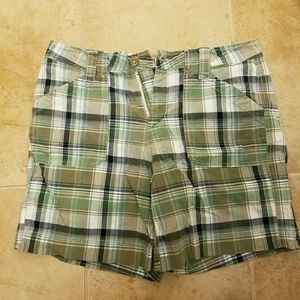 Super cute plaid shorts, cute w/Sperrys