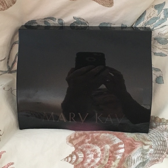 Mary Kay Other - ✨Brand new, Mary Kay cosmetic case $10✨