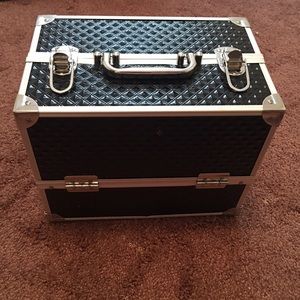 Makeup traincase