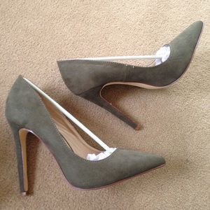 NEW 6.5 olive green faux suede pointy toe pumps