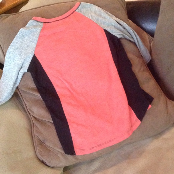 Cool Color Block Top! - Picture 4 of 4