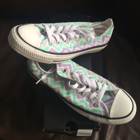 Converse sneakers Sz 7