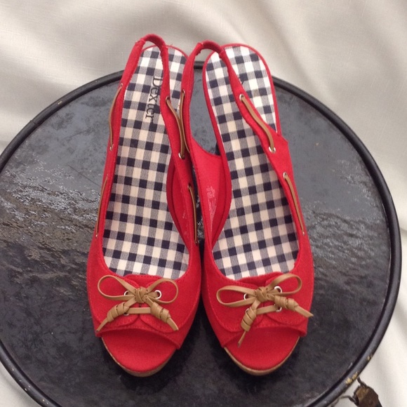 ❗️SOLD❗️Dexter Red Canvass Wedges - Picture 2 of 4