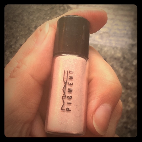 MAC Cosmetics Other - MAC Cosmetics Charm size pigment in Helium