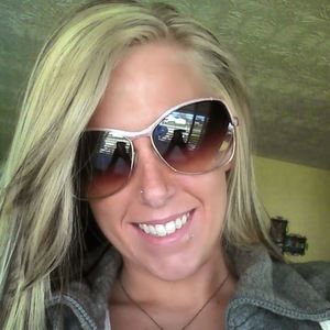 Meet your Posher, Casie