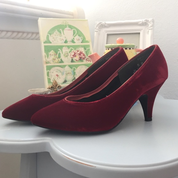 Vintage Red Private Collection Heels 2"