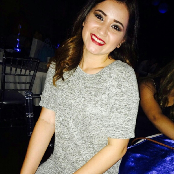 Meet your Posher, Nicole - Picture 1 of 1