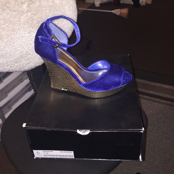 JustFab Shoes - ✨Royal Blue and Gold Velvet Wedges 👠