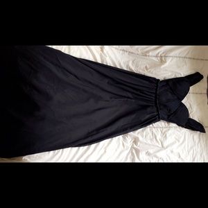 This pretty A-line, navy blue gown.