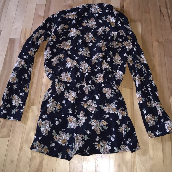 BNWT Planet Blue floral boho romper size L - Picture 3 of 4