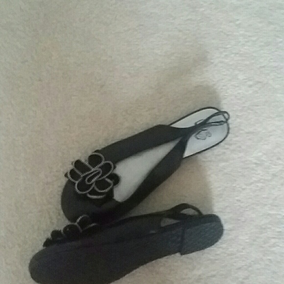 Black with flower detail with minimal heel flats - Picture 2 of 3