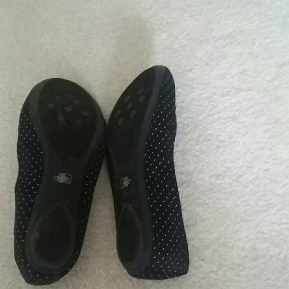 Old Navy black and white dot flats - Picture 2 of 3