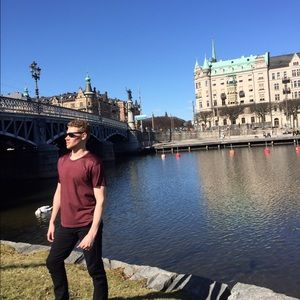 Meet your Posher, Eric