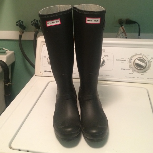 Hardly worn tall black Hunter rain boots