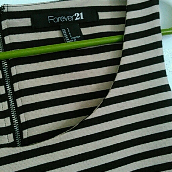 Stripped Bodycon dress - Picture 2 of 3