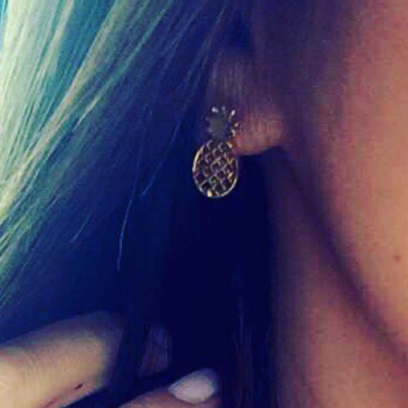 💟Gold Pineapple Earrings💟 - Picture 3 of 3