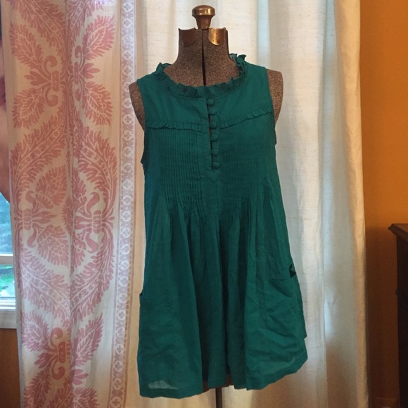 Sleeveless blouse.