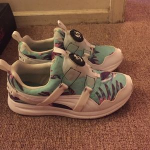 Gently wornWomen puma disc tropicalia