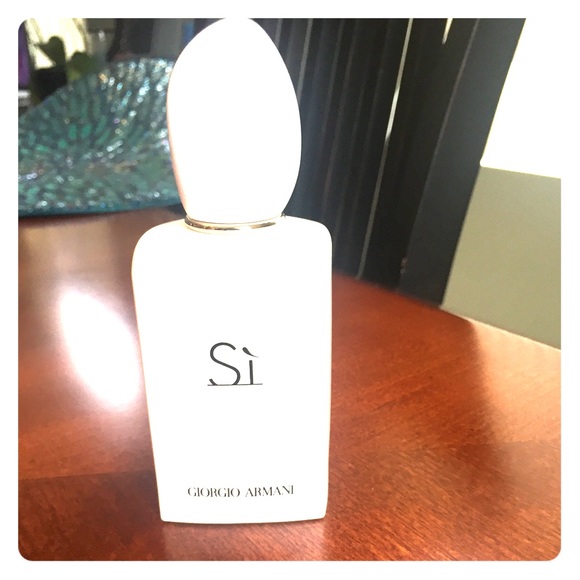 Giorgio Armani SÌ Perfume