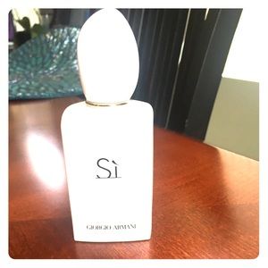 Giorgio Armani SÌ Perfume