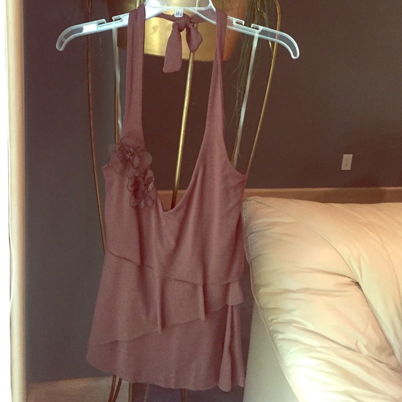 Soft low-cut halter top