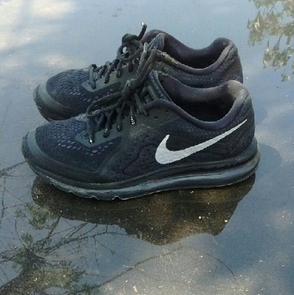 Black Nike air max