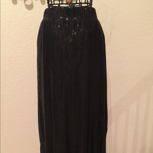 NEW black sequin long straight skirt 🍷classic ☕️
