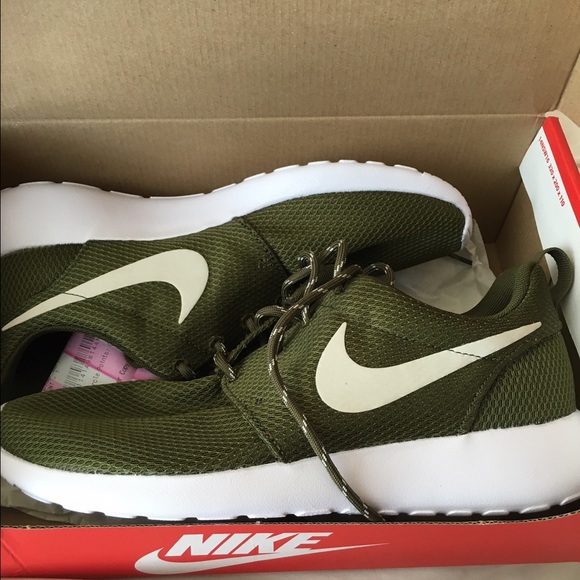 Nike Shoes - Brand new Nike Roshes