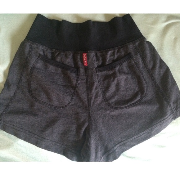 Hard tail shorts
