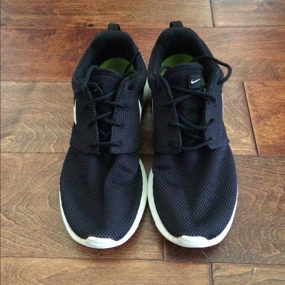 • SOLD • Nike Roshe