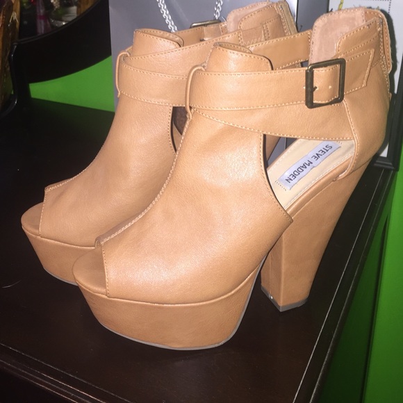 Steve Madden tan wedges size 9.5