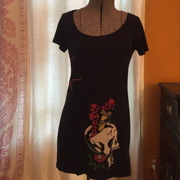 Ed hardy long tee.