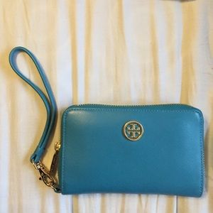 💙Tory burch wristlet (authentic) MAKE OFFERS!