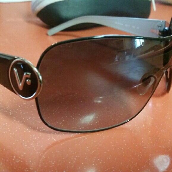 Vogue Sunglasses like new!