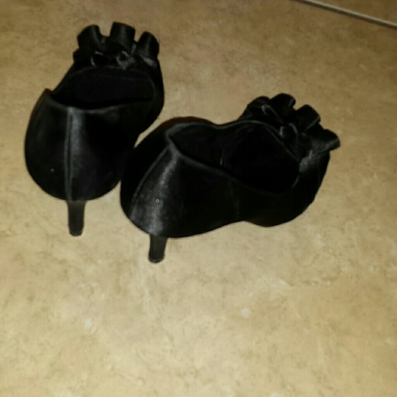 Black satin slip on heels - Picture 2 of 3