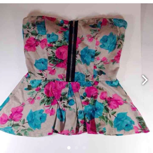 Love Culture Floral Top Sz. Small