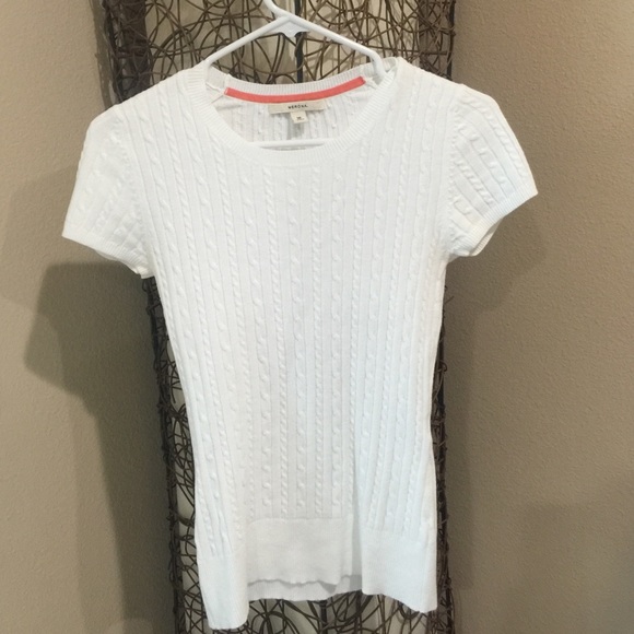 White shirt that is a sweater like material