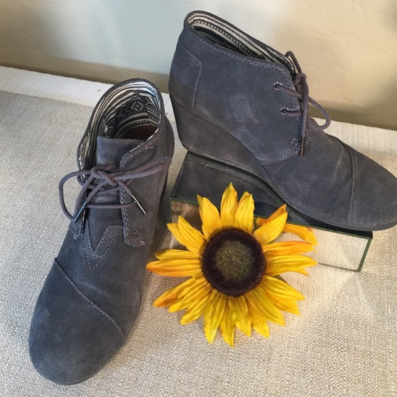 TOMS Shoes - TOMS 🌻BRAND NEW Gray Suede Desert Ankle Boot