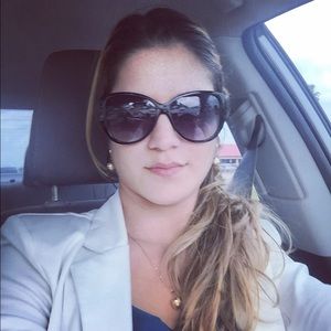 Meet your Posher, Dayana