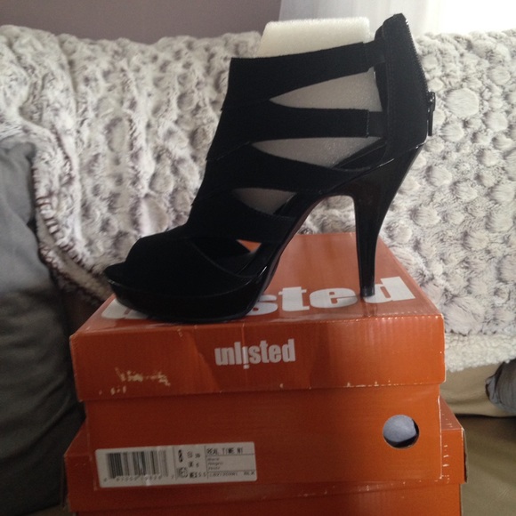 Peep toe pumps size 8